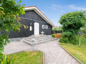 Holiday Home Flora - 150m from the sea by Interhome Hals